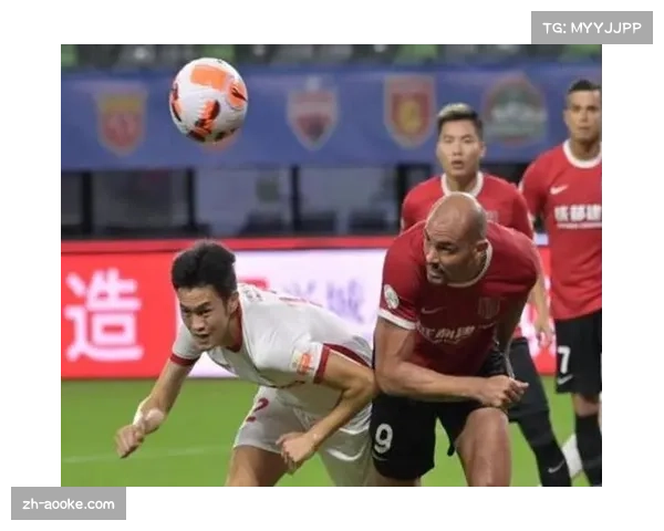 重庆铜梁龙三中卫体系被成都蓉城边路冲击瓦解 半场连丢两球暴露肋部空档